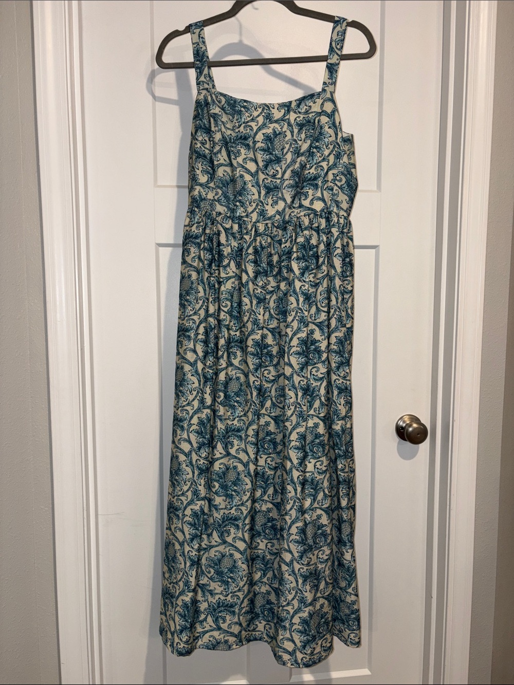 Umgee women’s size large Cream Maxi Dress with Blue Floral Pattern